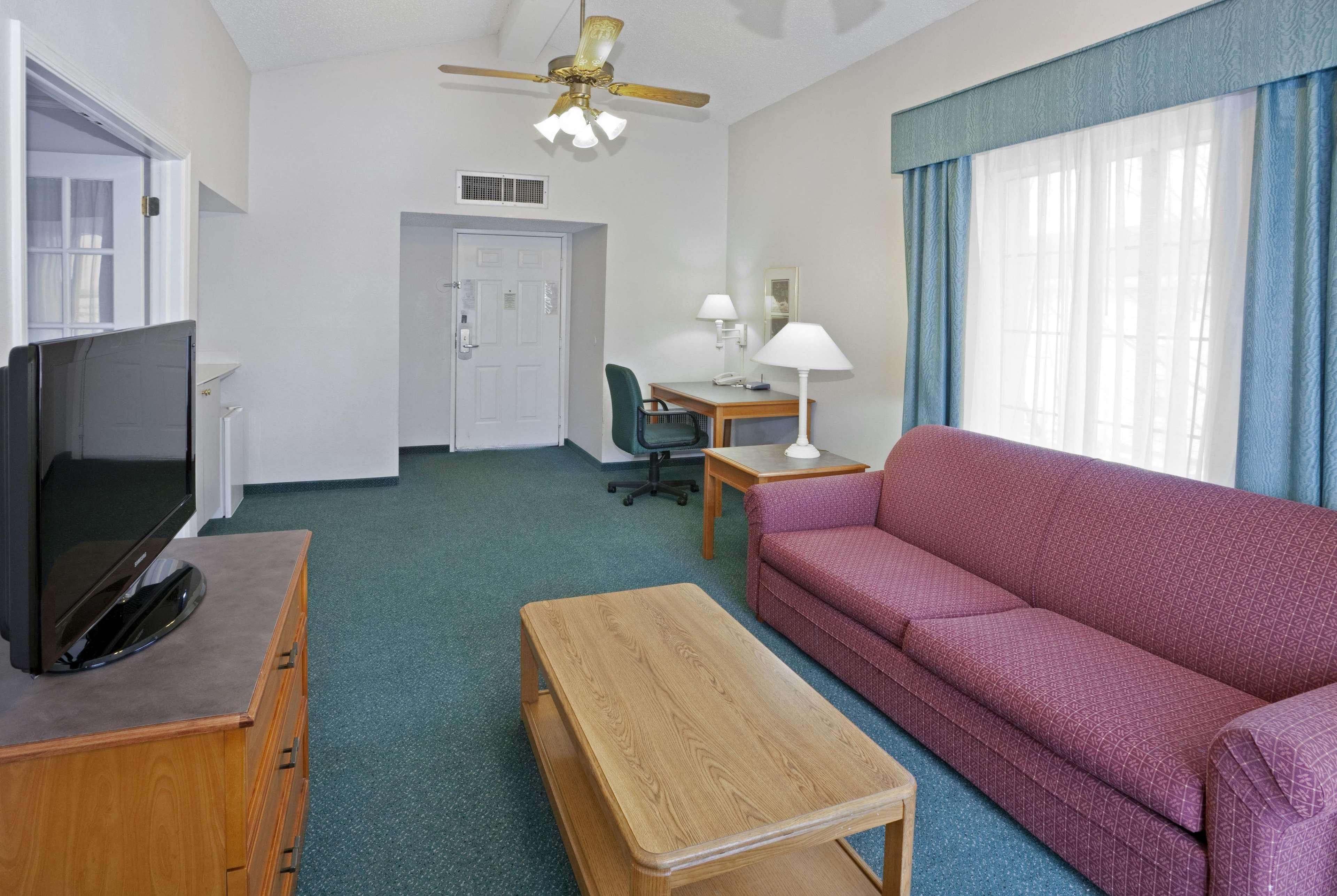 La Quinta Inn By Wyndham Omaha West Экстерьер фото