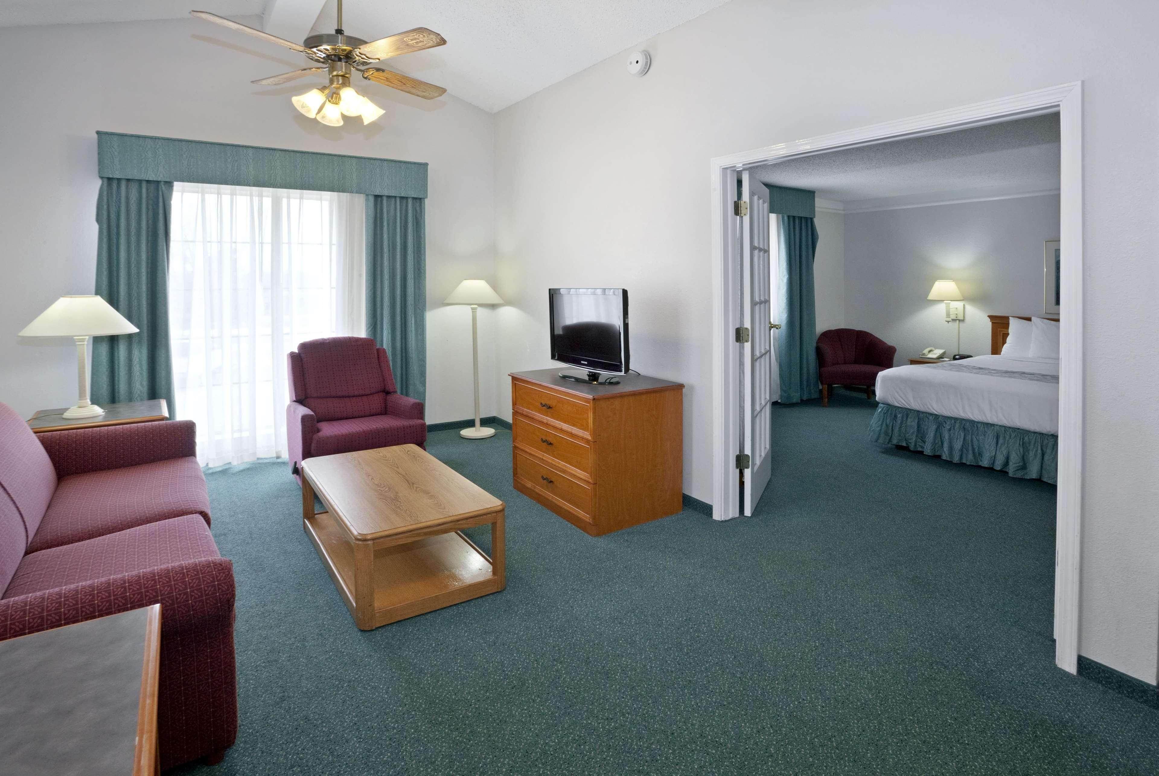 La Quinta Inn By Wyndham Omaha West Экстерьер фото