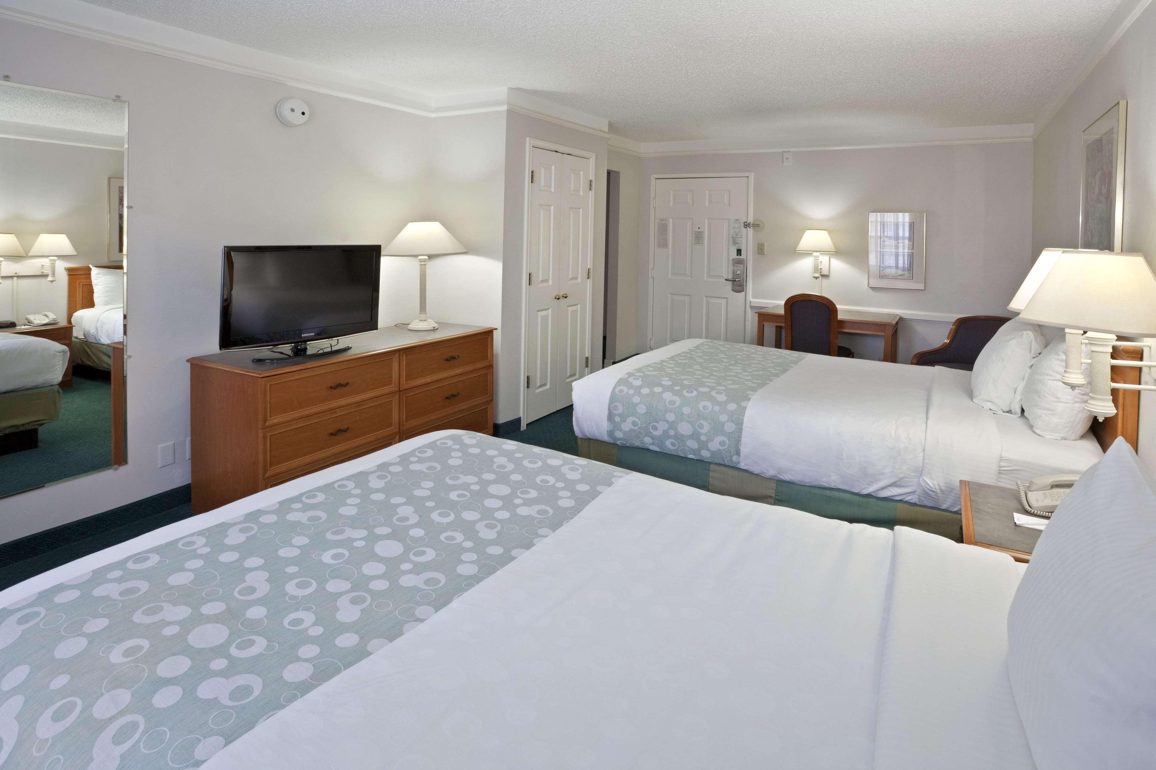La Quinta Inn By Wyndham Omaha West Экстерьер фото