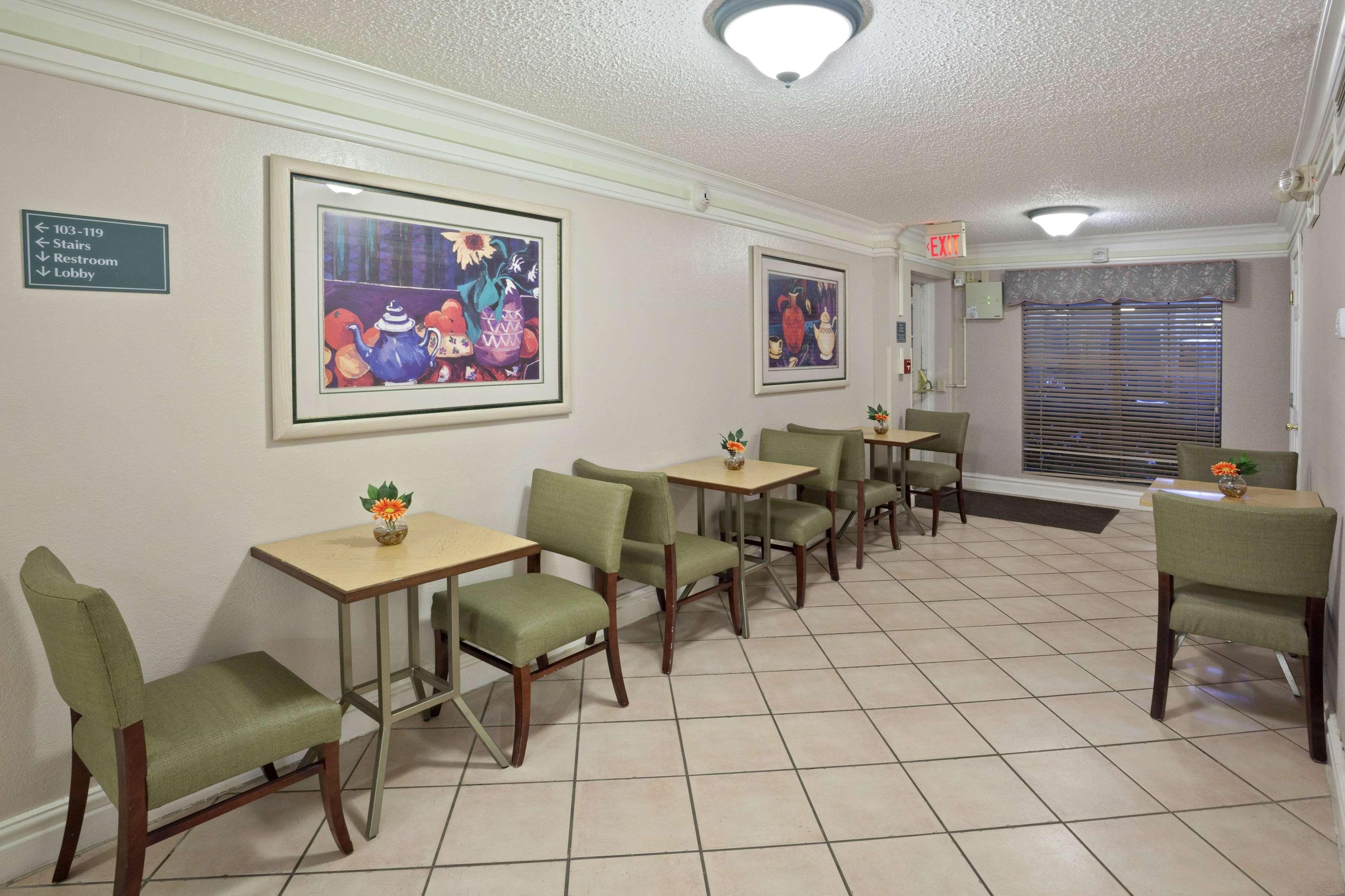La Quinta Inn By Wyndham Omaha West Экстерьер фото