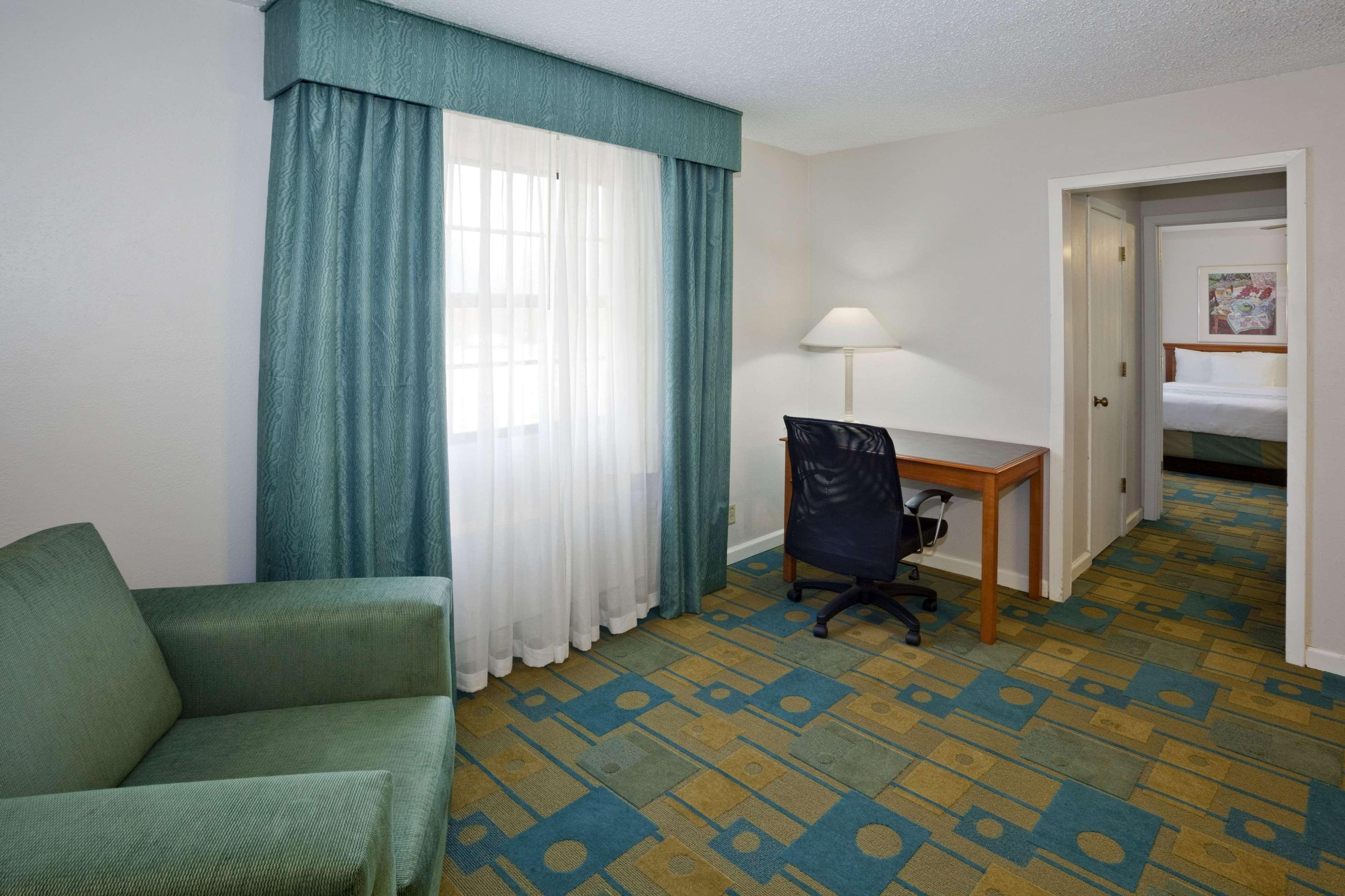 La Quinta Inn By Wyndham Omaha West Экстерьер фото