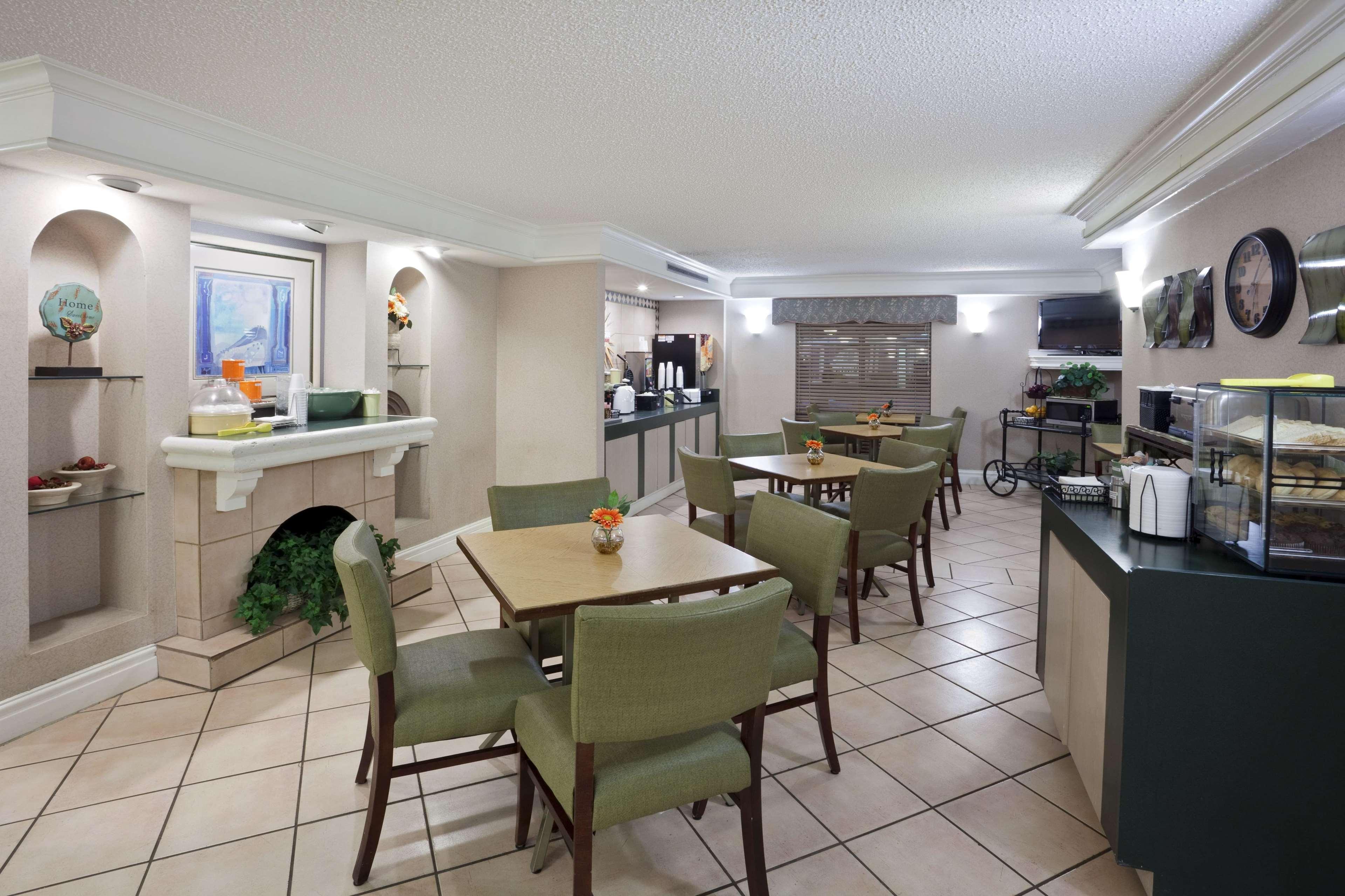 La Quinta Inn By Wyndham Omaha West Экстерьер фото