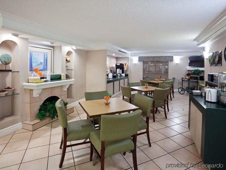 La Quinta Inn By Wyndham Omaha West Экстерьер фото